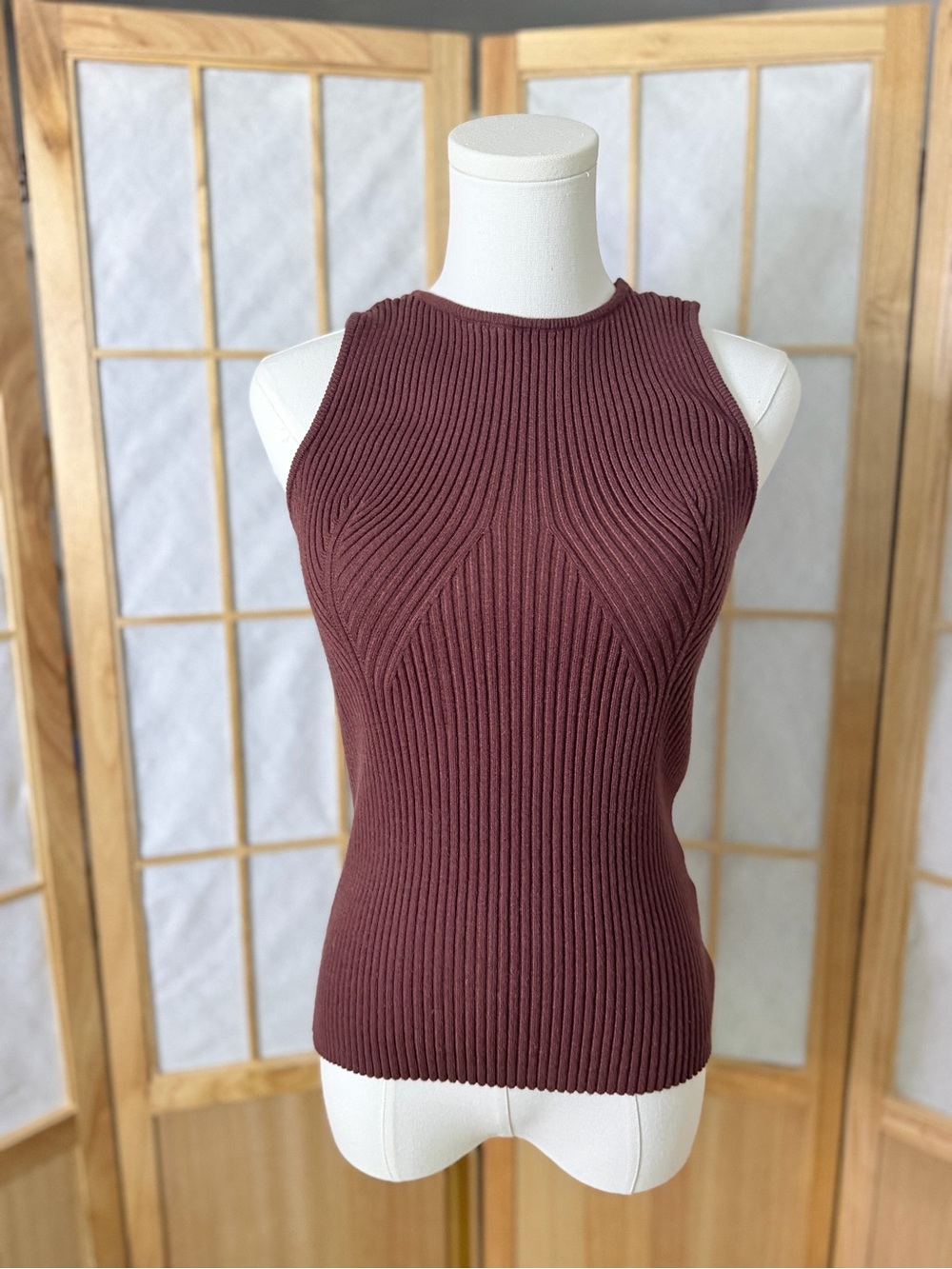 Zesica Sleeveless Ribbed Knit Tank Top in Burgundy